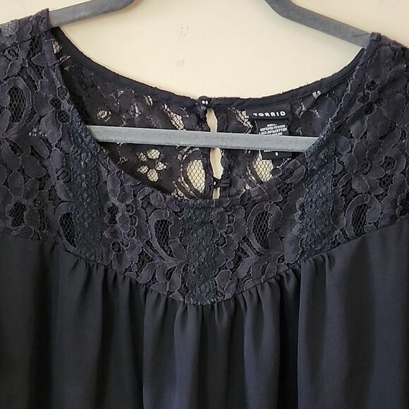 Beautiful lightweight sheer top size 3 - Picture 2 of 3
